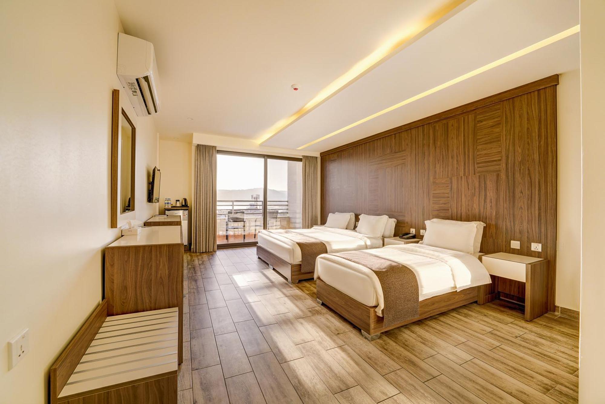 Luciana Hotel By Fhm Aqaba Exterior photo