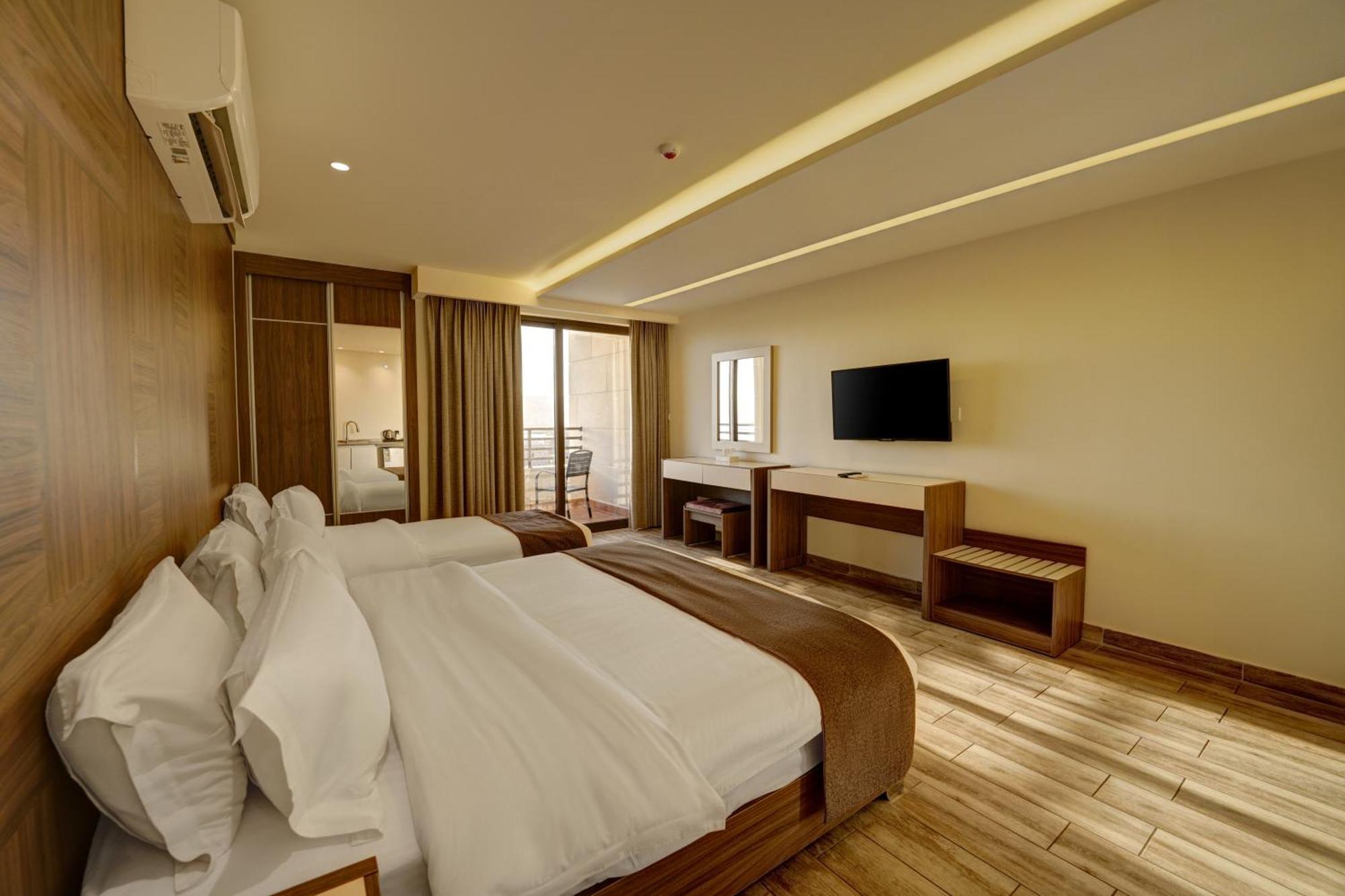 Luciana Hotel By Fhm Aqaba Exterior photo